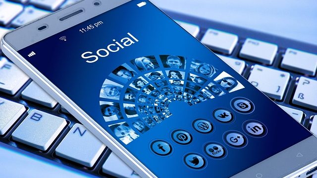 iPhone Duo टिकाऊपन टेस्ट में हुआ फेल, हिंज और स्क्रीन पर उठे सवाल